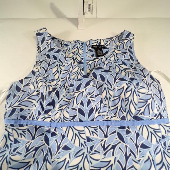 Bay Studio Mini Dress Sz 8 Blue White Floral Back Zip Pleat Detail Resort Cruise - Picture 3 of 11